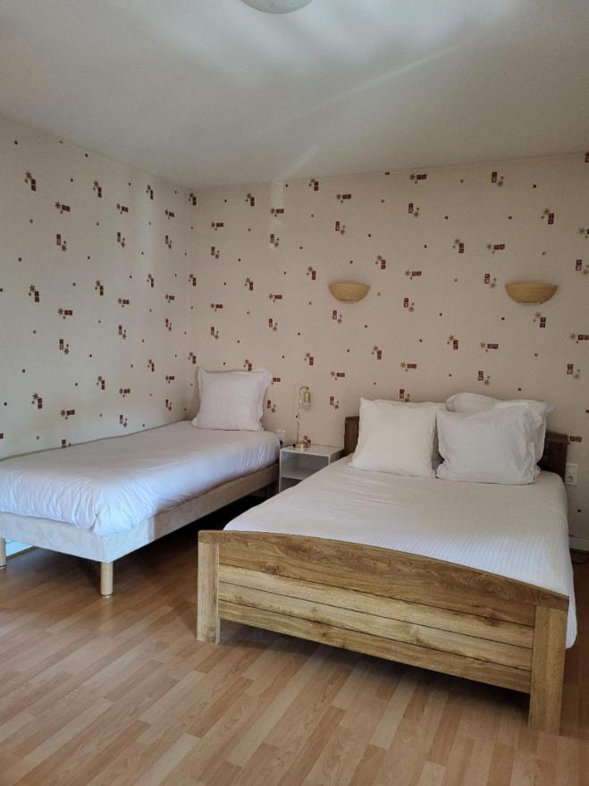 Logis Hotel Restaurant De La Poste ปองต์ซิโบลด์ ภายนอก รูปภาพ