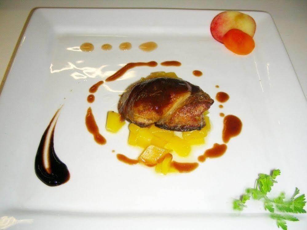 Logis Hotel Restaurant De La Poste ปองต์ซิโบลด์ ภายนอก รูปภาพ
