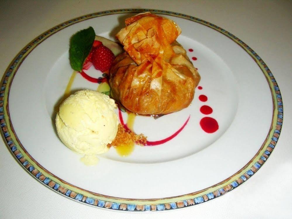 Logis Hotel Restaurant De La Poste ปองต์ซิโบลด์ ภายนอก รูปภาพ