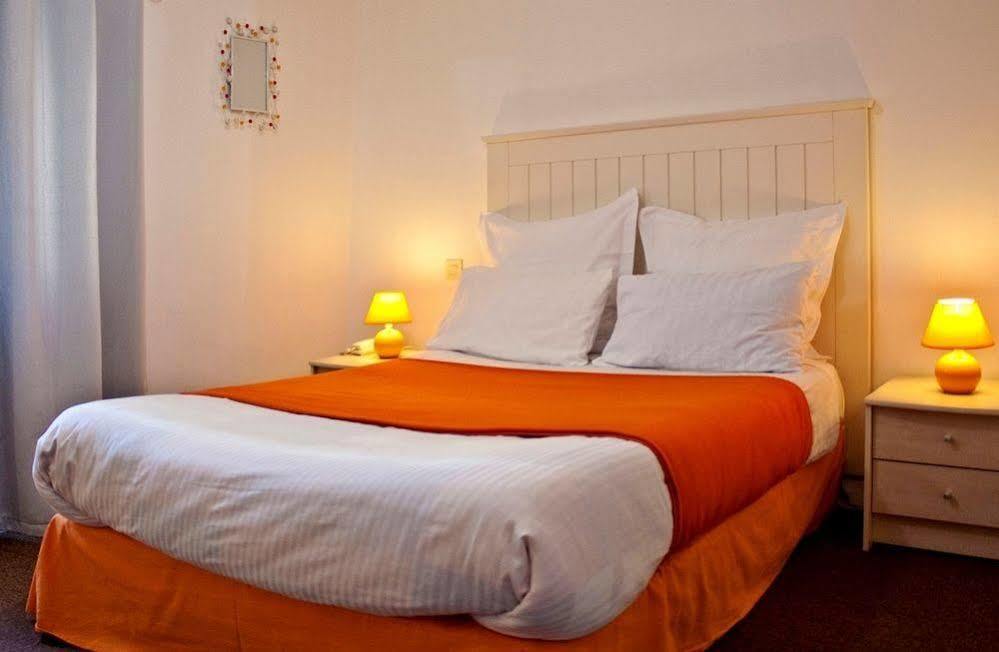 Logis Hotel Restaurant De La Poste ปองต์ซิโบลด์ ภายนอก รูปภาพ